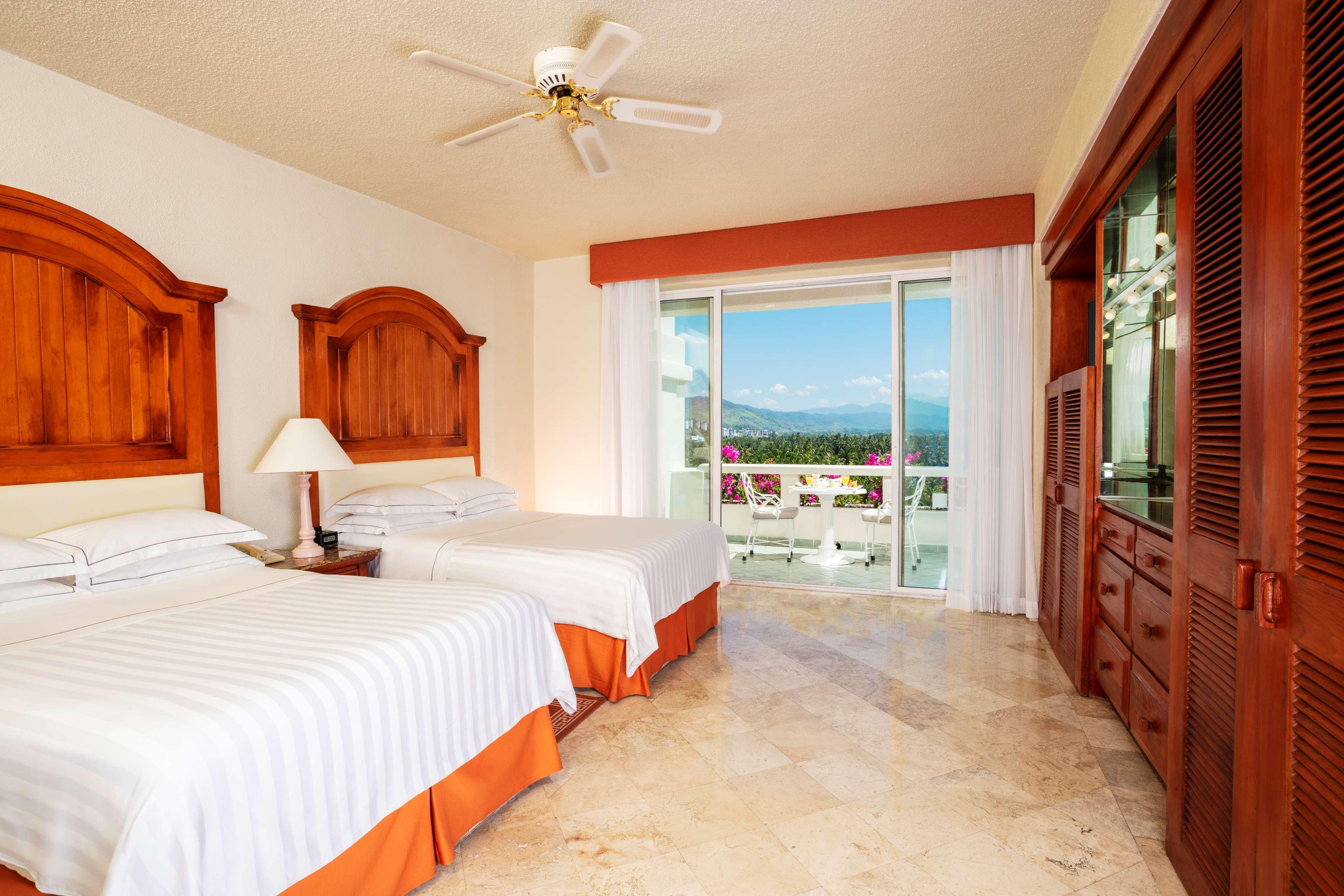 Hotel Barcelo Karmina Manzanillo Exteriér fotografie A guest room at the Hard Rock Hotel