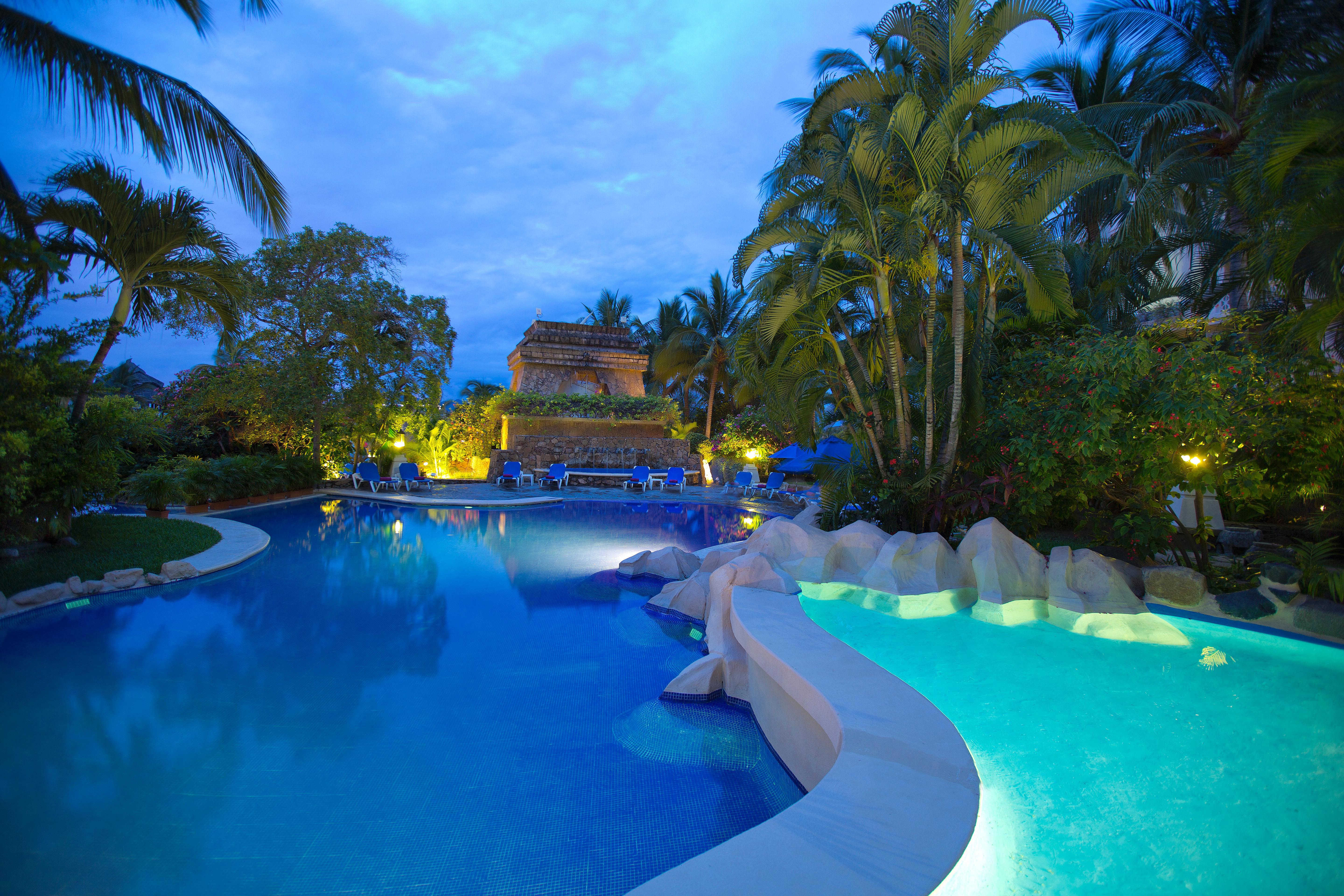 Hotel Barcelo Karmina Manzanillo Exteriér fotografie The swimming pool at the resort