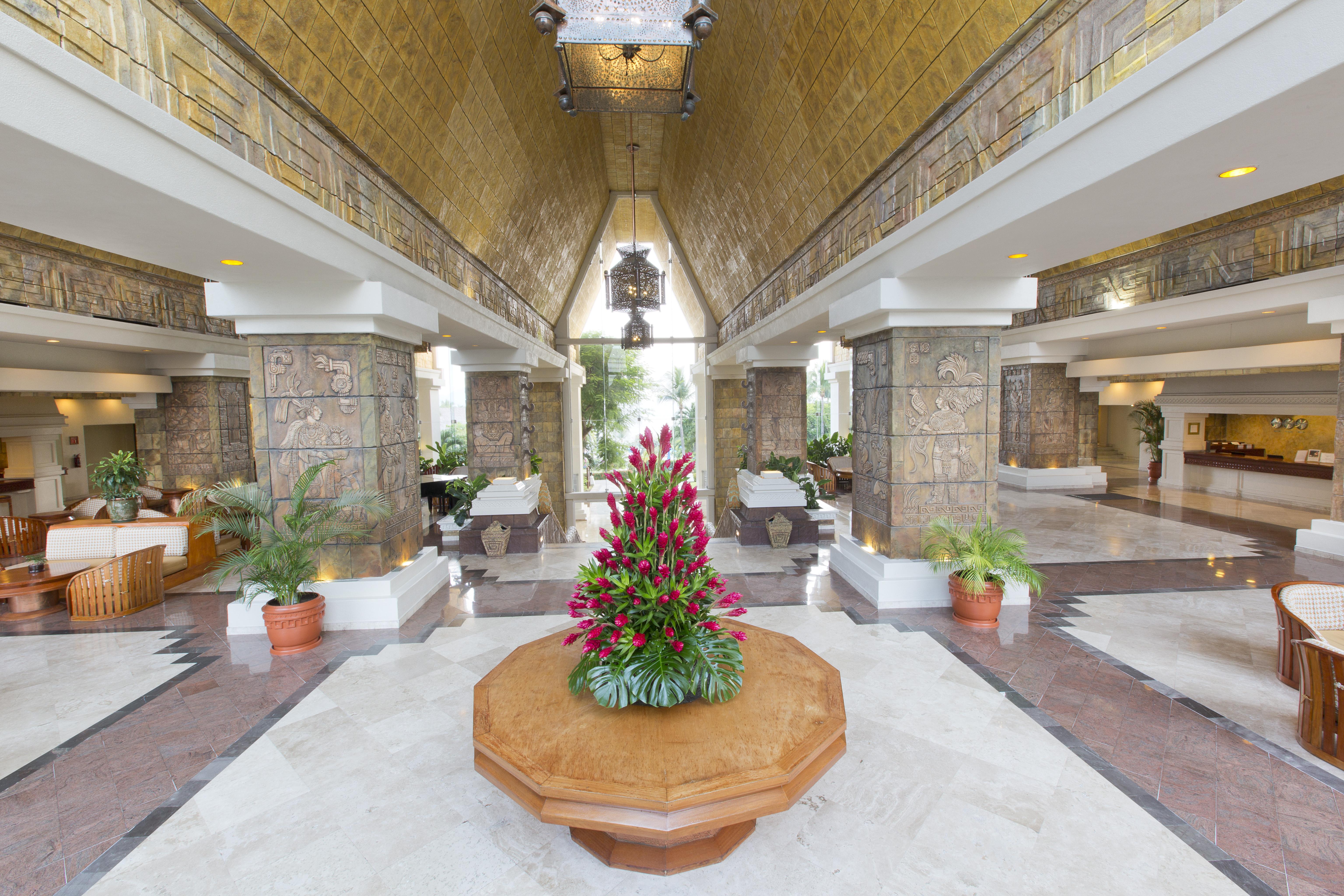 Hotel Barcelo Karmina Manzanillo Exteriér fotografie The lobby of the hotel