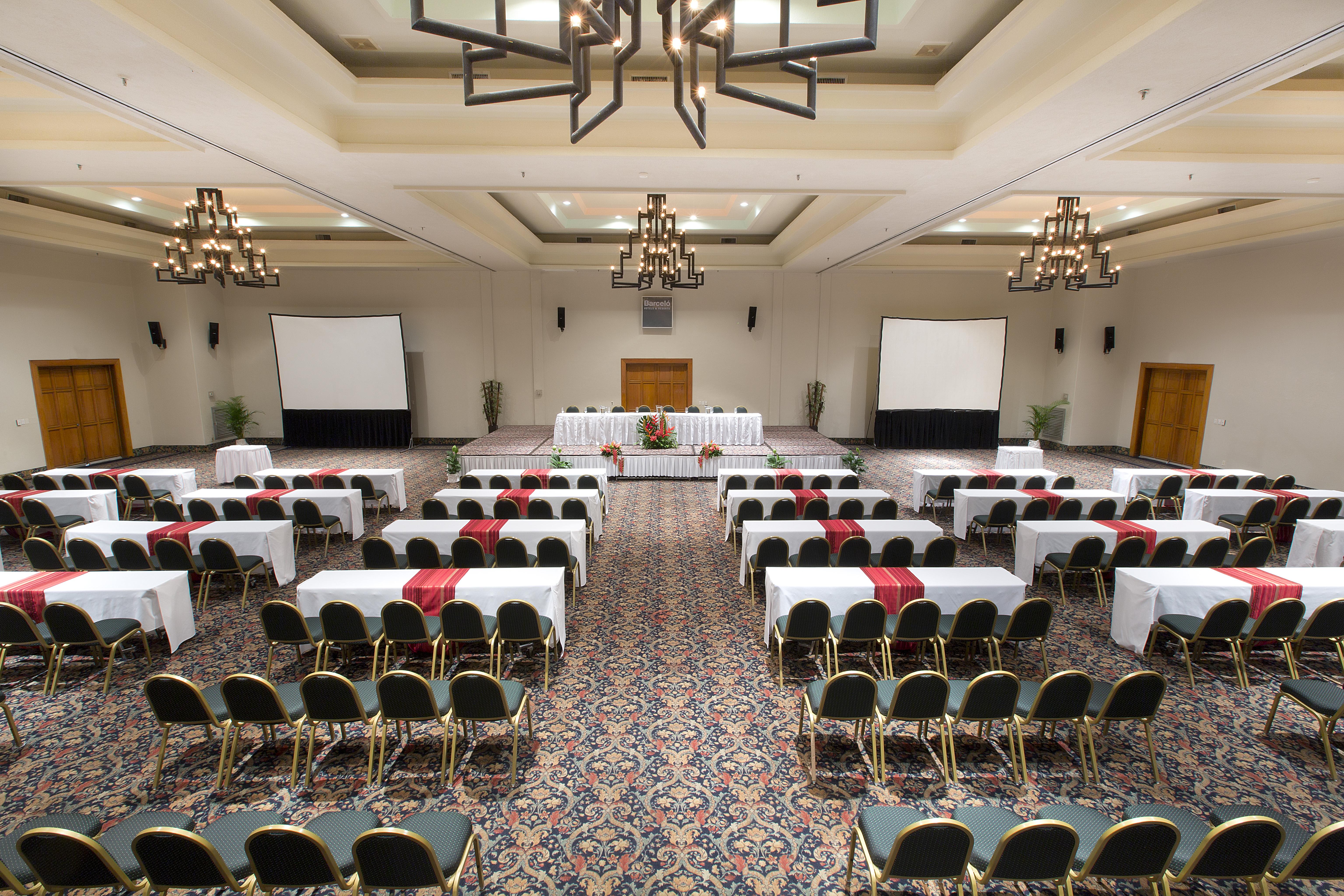 Hotel Barcelo Karmina Manzanillo Exteriér fotografie The ballroom at the hotel