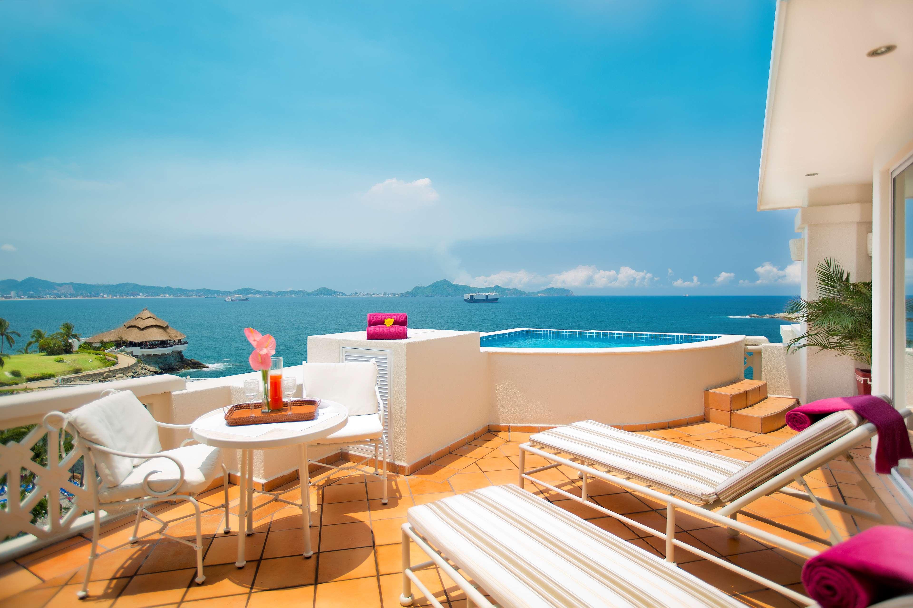 Hotel Barcelo Karmina Manzanillo Zařízení fotografie View from a rooftop pool at the Grand Fiesta Americana Hotel, Puerto Vallarta, Mexico