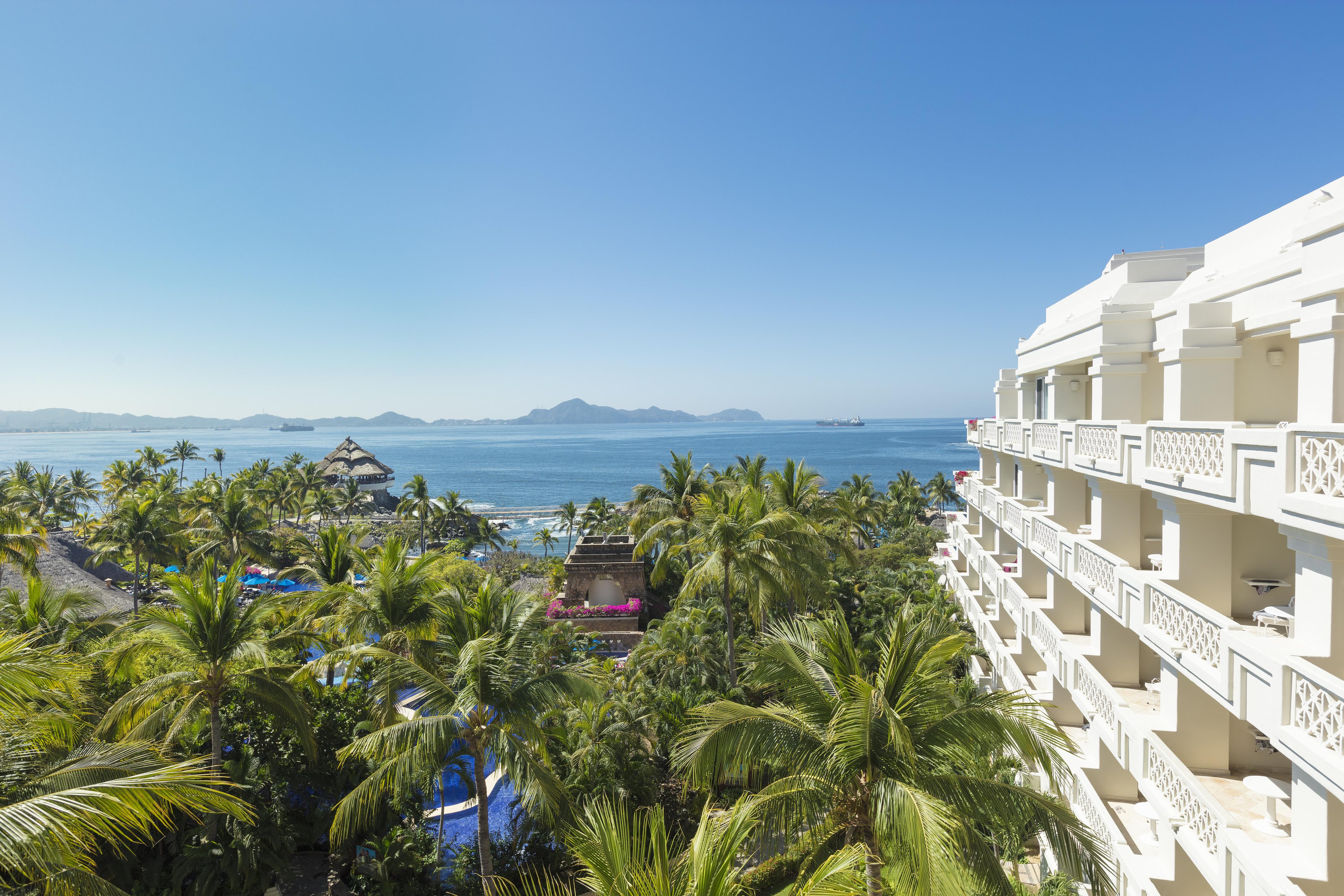 Hotel Barcelo Karmina Manzanillo Exteriér fotografie View of the bay from the hotel