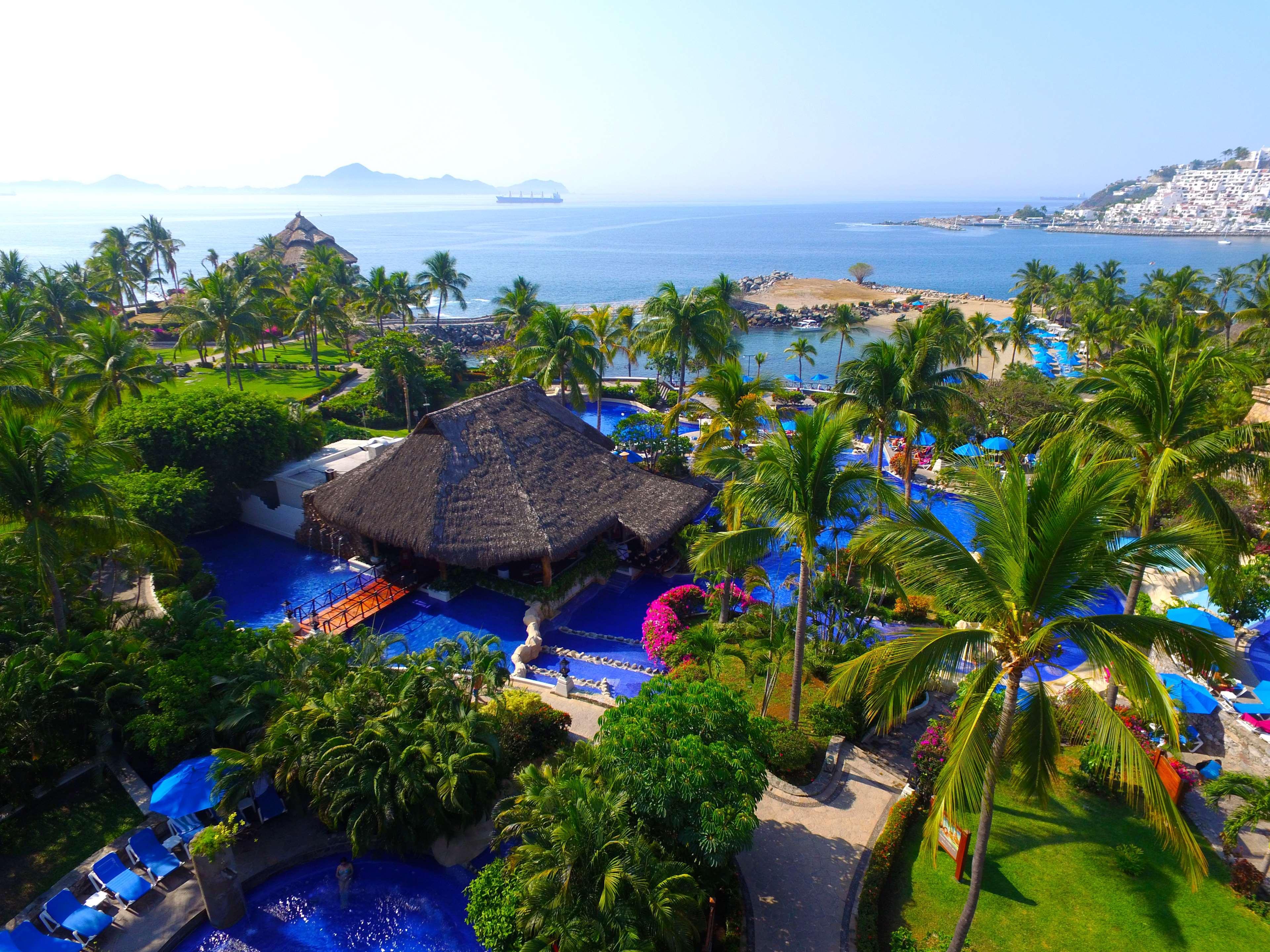 Hotel Barcelo Karmina Manzanillo Exteriér fotografie Aerial view of the resort