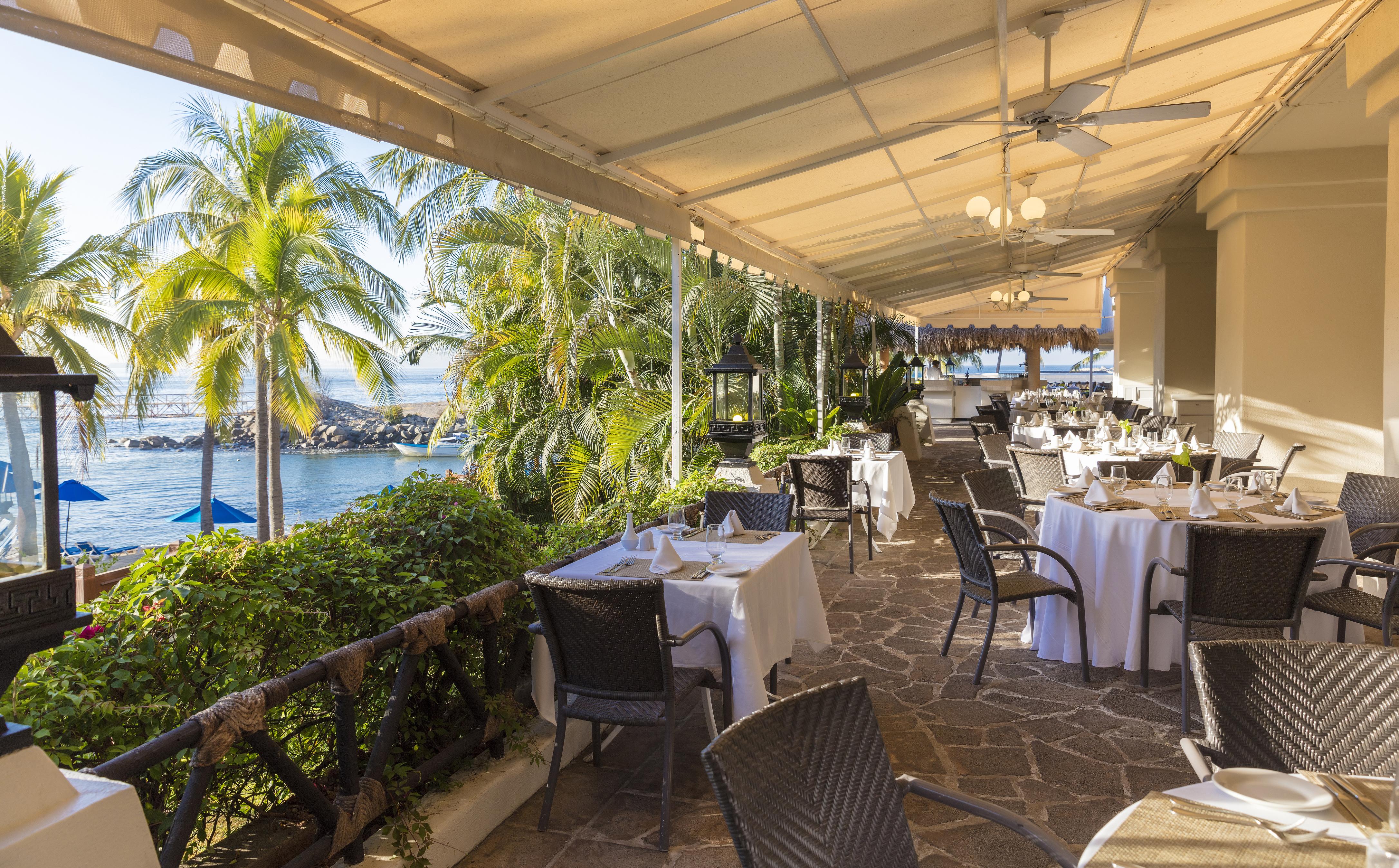 Hotel Barcelo Karmina Manzanillo Exteriér fotografie The Terrace at the Four Seasons Resort