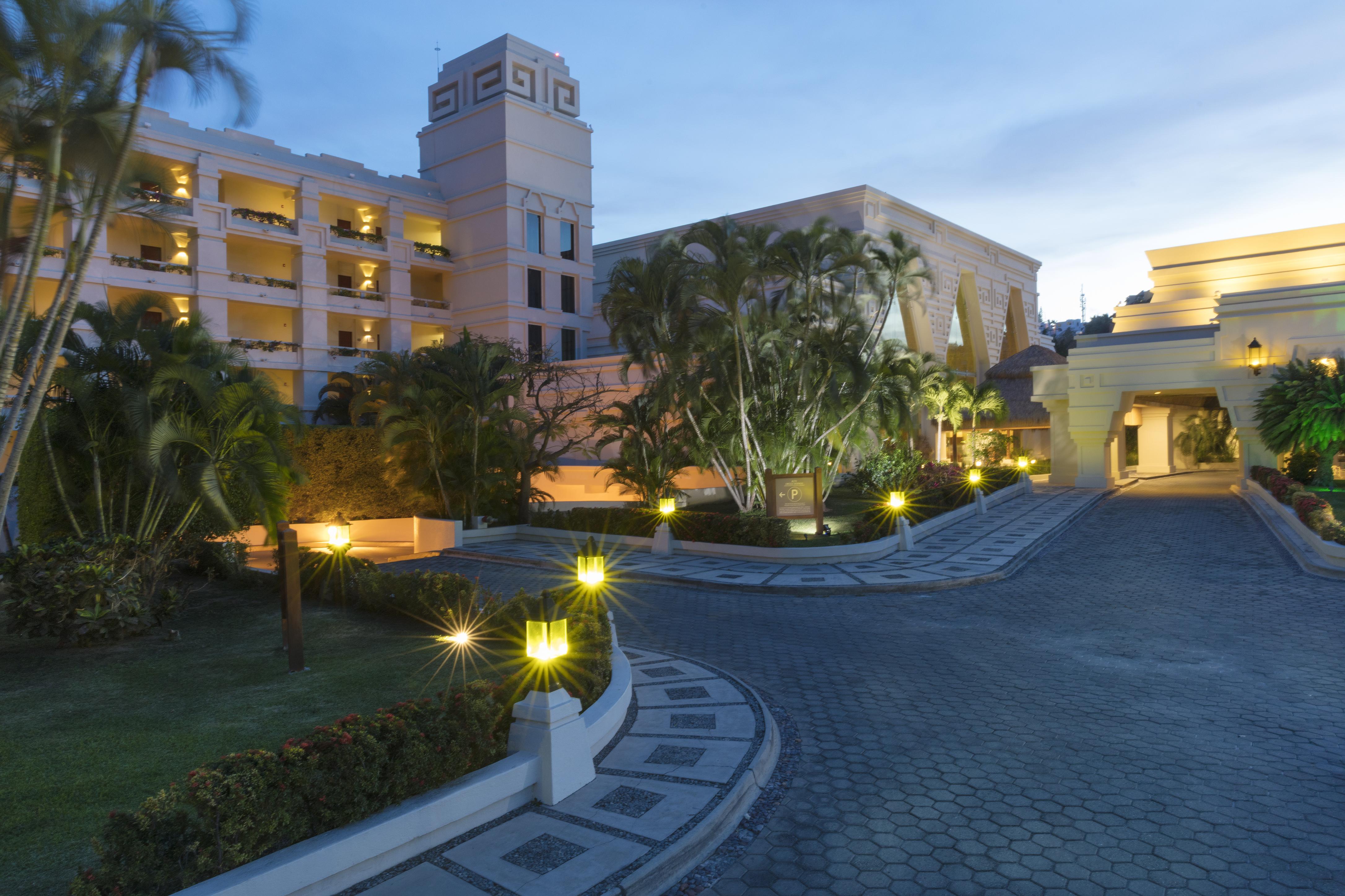 Hotel Barcelo Karmina Manzanillo Exteriér fotografie The Royal at Atlantis