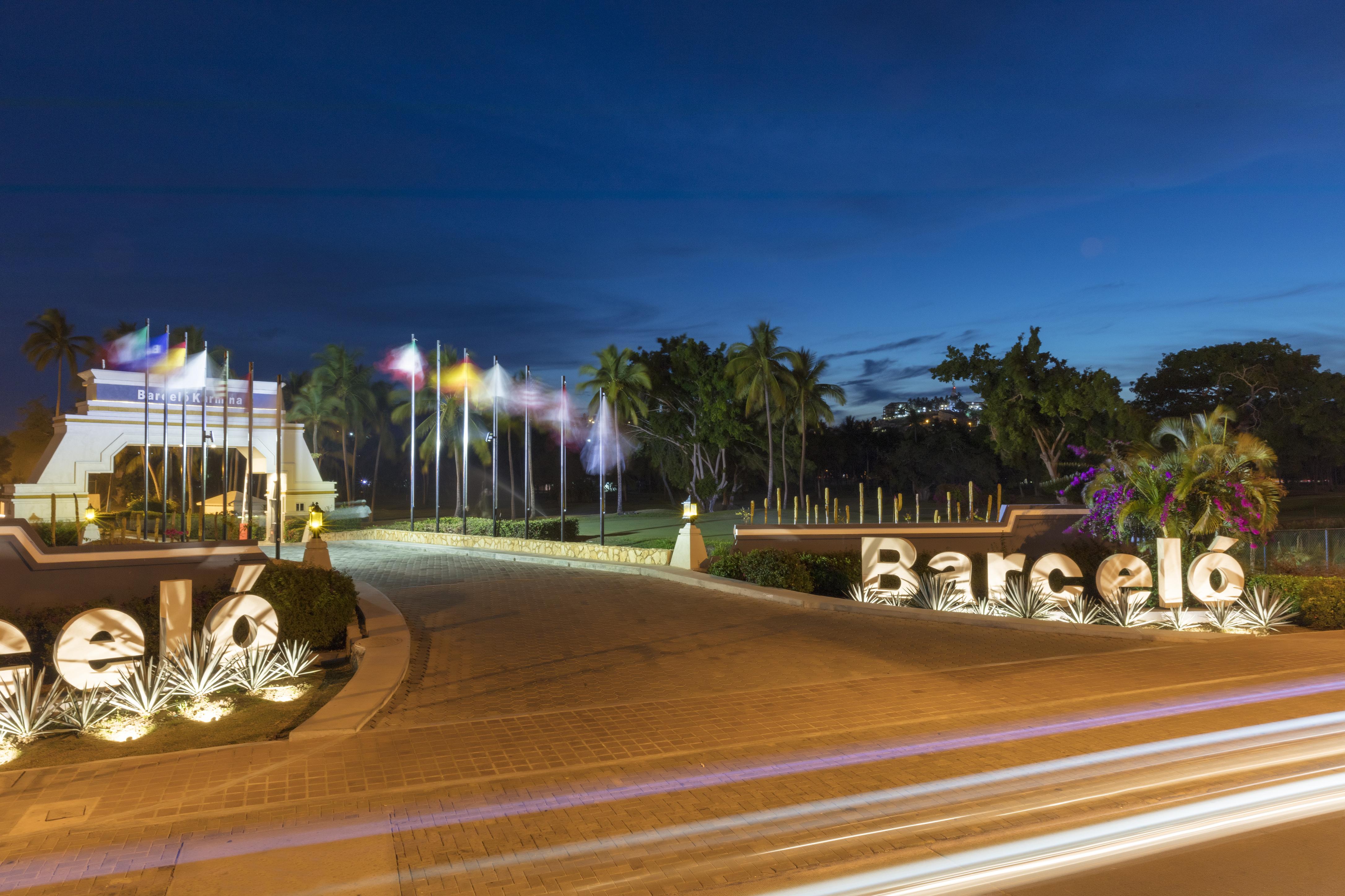 Hotel Barcelo Karmina Manzanillo Exteriér fotografie Entrance to the resort